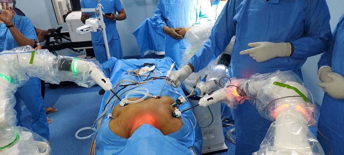 Robotic Thyroidectomy - Scarless Thyroid Surgery assisted by Robots